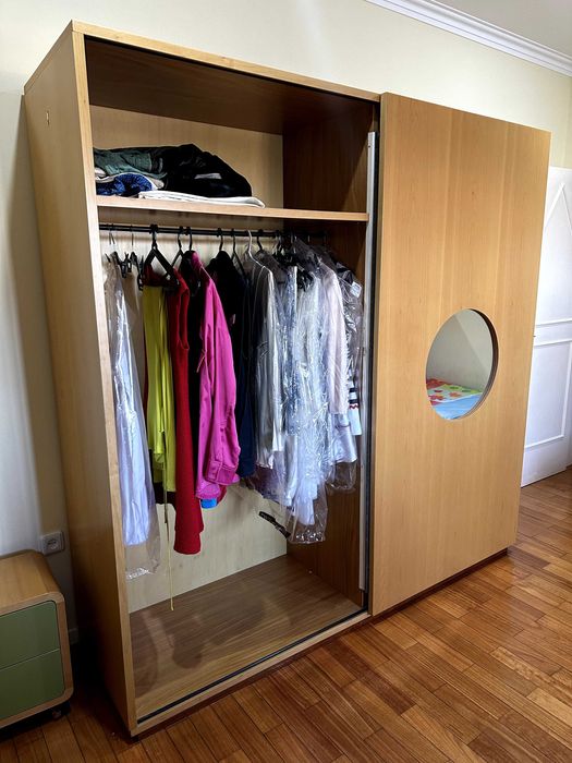 Quarto completo com 2 colchões e estrados – pronto a usar