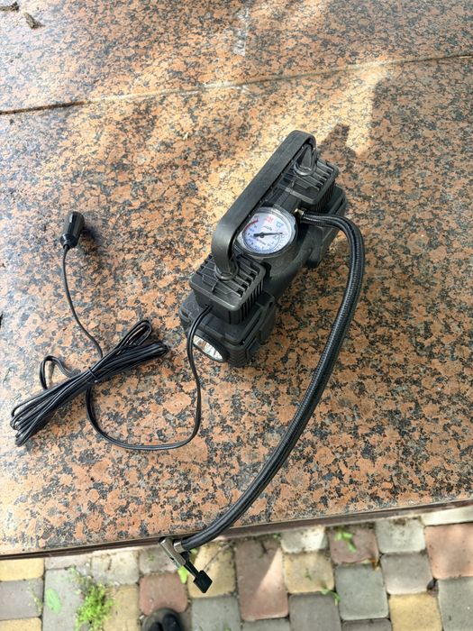 Автомобільний компресор 12V з ліхтариком (двопоршневий)