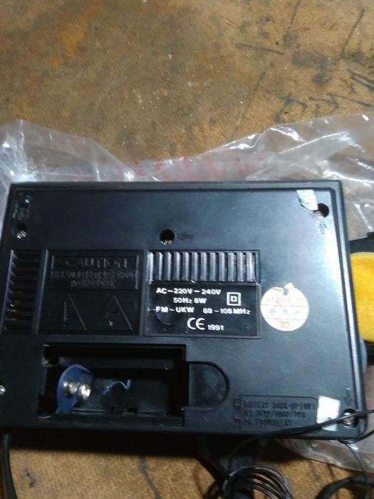 Часы с радио и таймером будильника