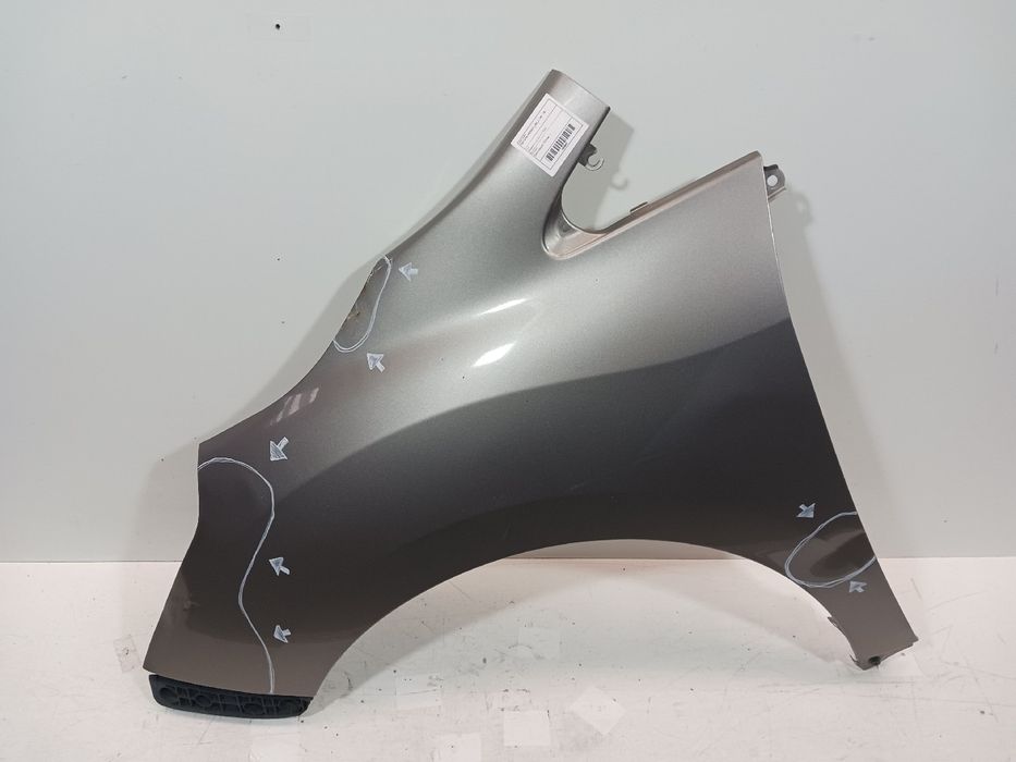 Guarda-lamas esquerdo TOYOTA Verso (_R2_)