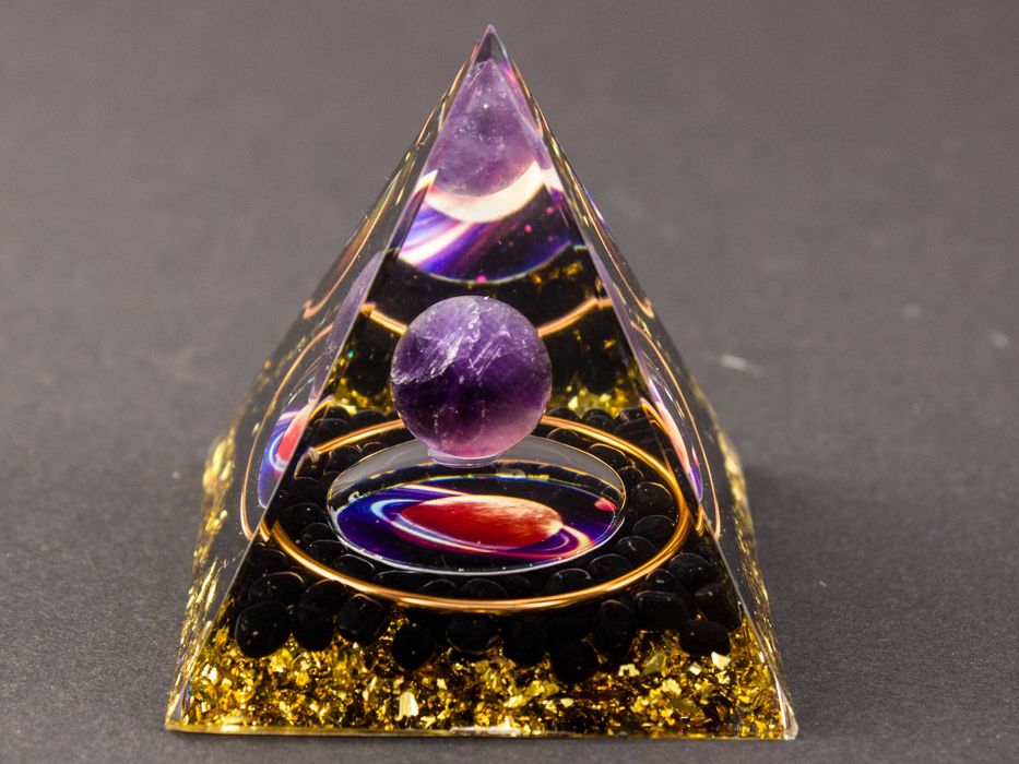Piramida Orgonit 5G Ametyst Obsydian Złota Folia Miedź 6 cm