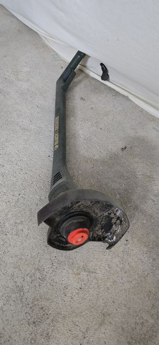 aparador de relva (ou roçadora) Black & Decker GL 320,