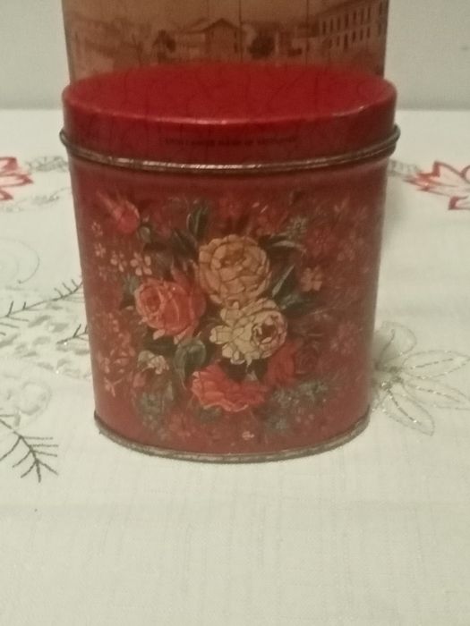 Duas belas latas colecionáveis