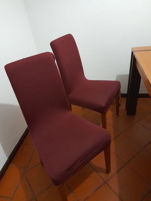 4 cadeiras usadas em tecido