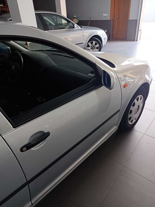 Viatura usada, apesar da idade com poucos Km conforme fotos.