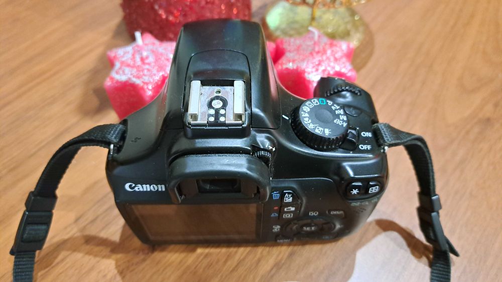 Máquina Fotográfica DLSR CANON EOS 1100D [Só o corpo]