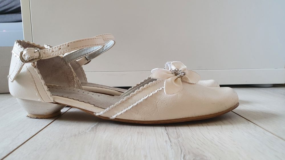Półbuty retro ecrú rozm. 36 skórzane