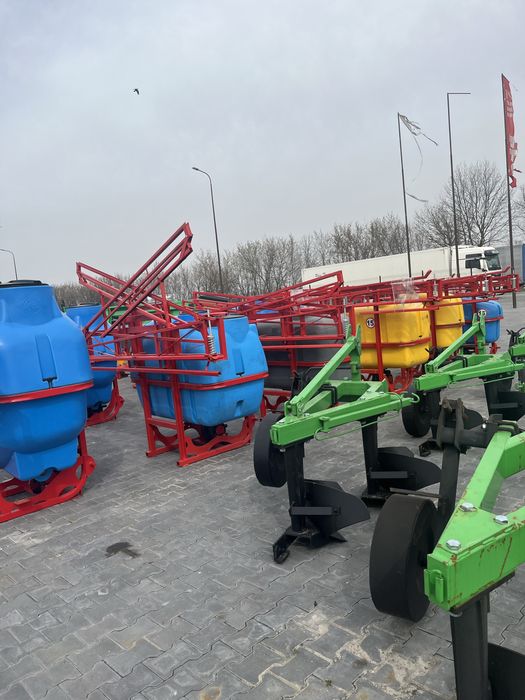 Польовий навісний  обприскувач Polmark, 200л. -  1000 л.,/ 8м - 16м.