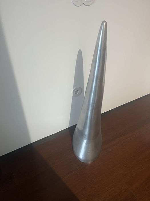 Floreira em aço ou peça decorativa