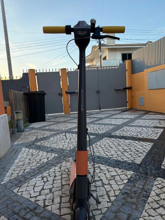 Trotinete elétrica Olsson Rino 8,5" com Manual