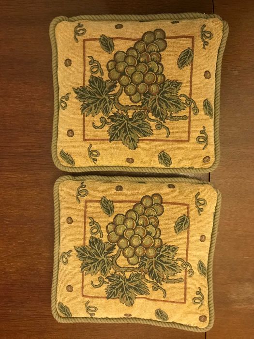 2 Almofadas Bordadas Uvas
