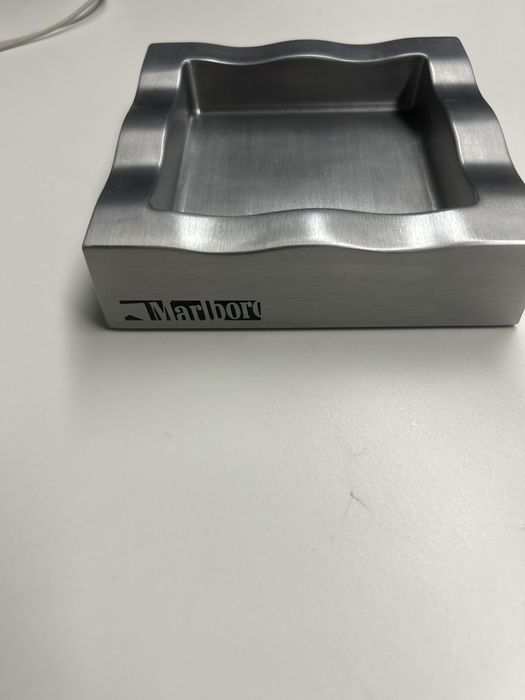 Cinzeiro Marlboro em aço