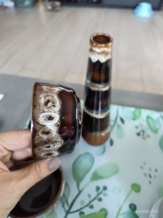 Zestaw naczyń brazowych