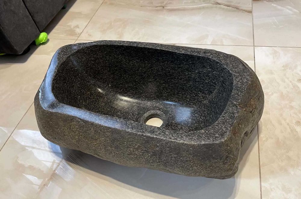 Umywalka z kamienia naturalnego – ciemna, wyjątkowy design