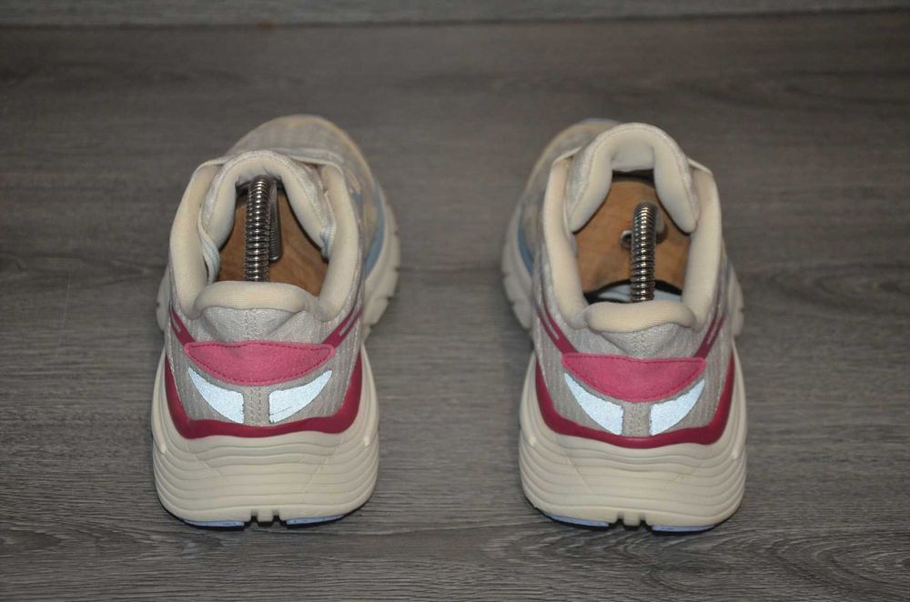 Продам кросівки Фірма DIADORA .