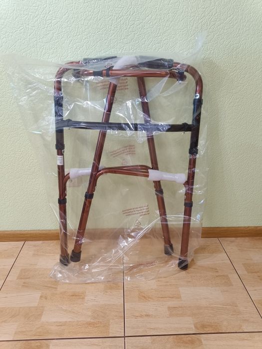 Ходунки (ходуни). На колесах та без. Крокуючі та переставні. Нові