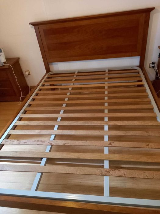 Cama Madeira nogueira com estrado 150 x 200
