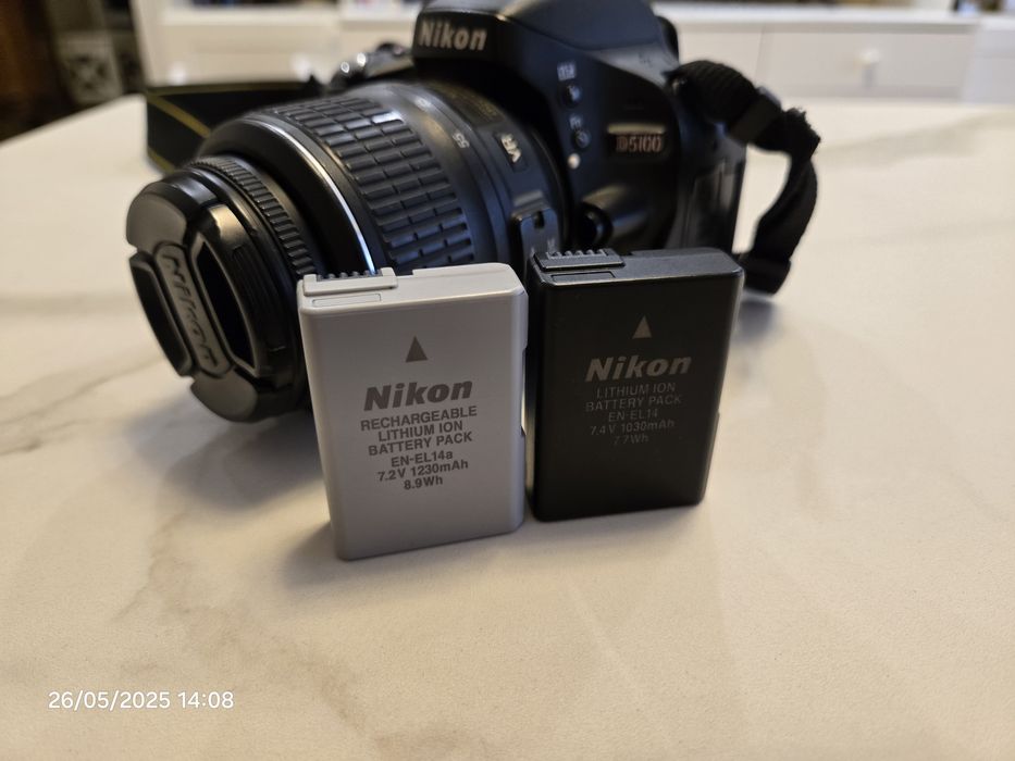 Nikon D5100 + Nikon DX AF-S 18-55 3.5-5.6G