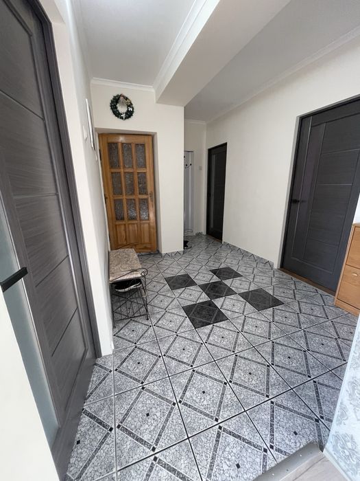 4-кімнатна квартира в центрі міста Виноградів. Третій поверх. 82 кв.м