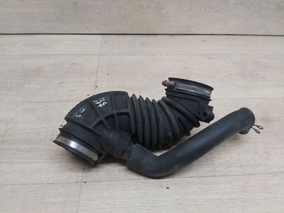 TOYOTA Avensis T25 LIFT 1,8 vvti rura dolotu powietrza 17881-0D200