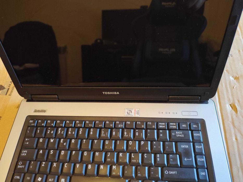 Portátil Toshiba Satellite para Peças – Não Liga