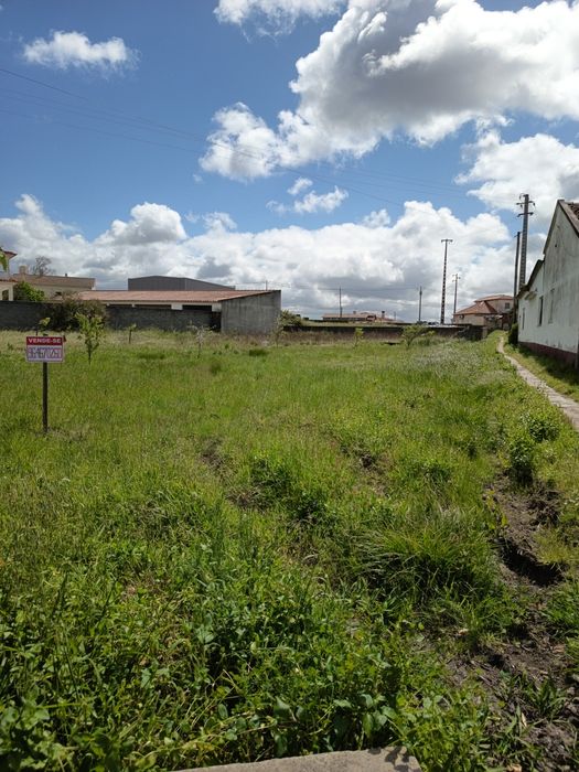 Vende-se  Terreno