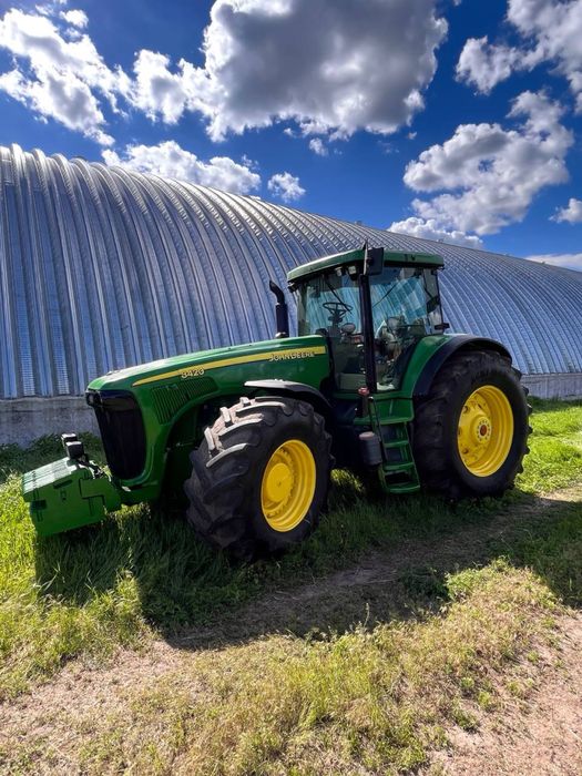 трактор John Deere 8420