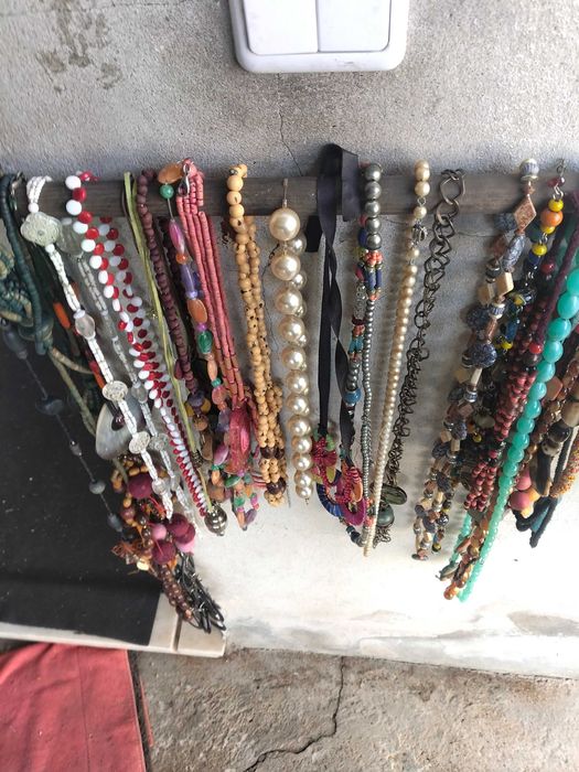 Fios e pulseiras bijuteria