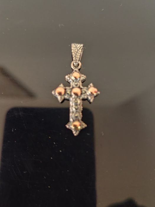 Cruz centenária de prata e ouro com 3 punções de lei.