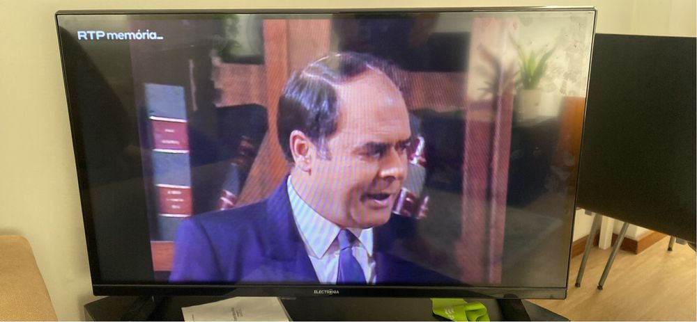 Televisão 32” Com comando 80€