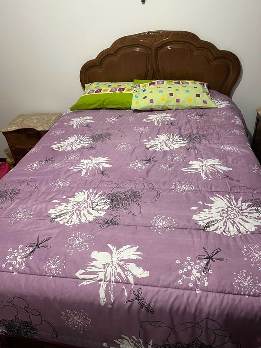 Mobília Quarto casal-cama completa+2mesas cabeceira+cómoda+2colchões