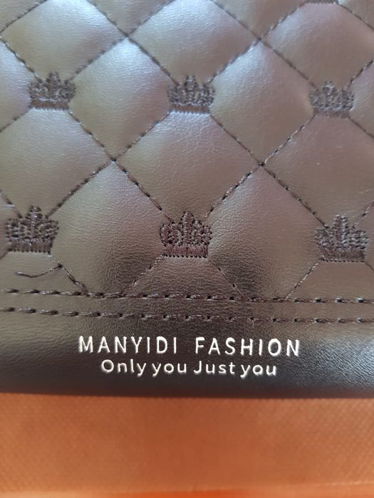 Гаманець на двох блискавках.