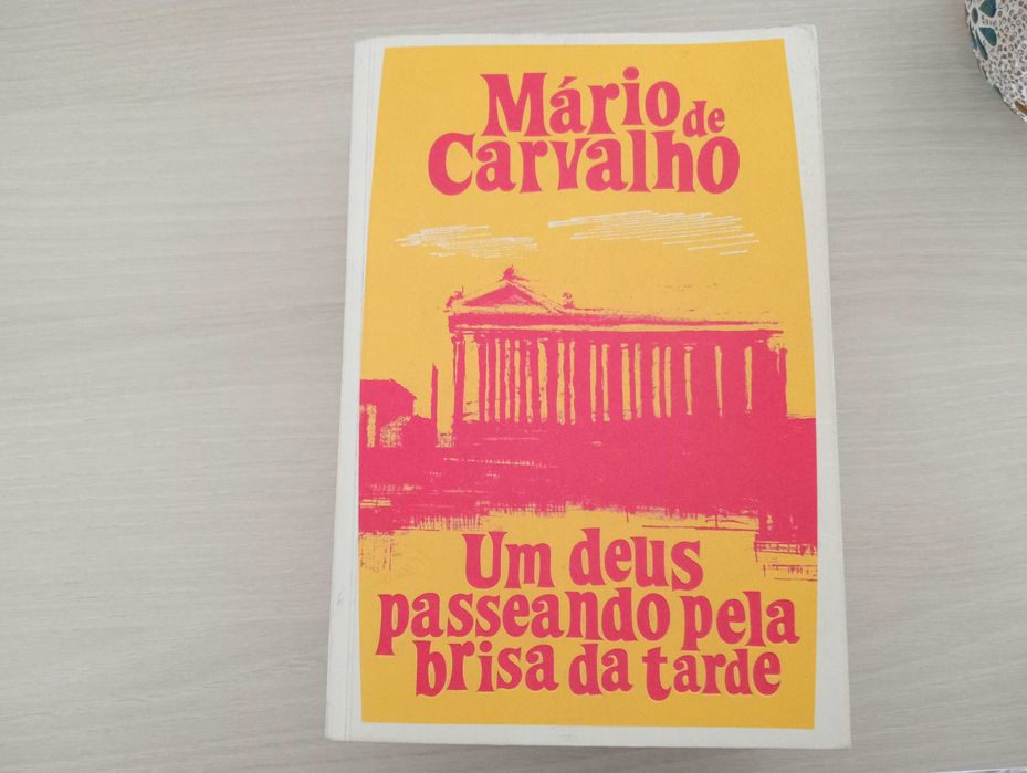 "Um Deus Passeando Pela Brisa da Tarde" - Mário de Carvalho