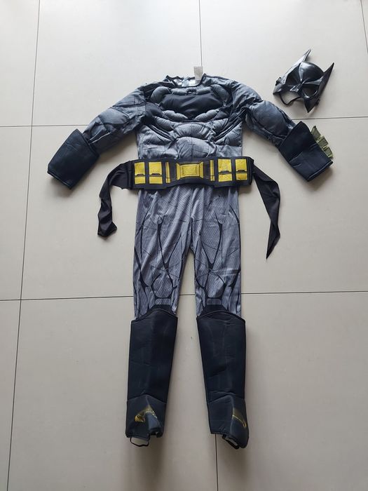 Strój karnawałowy Batman w rozmiarze 122-128