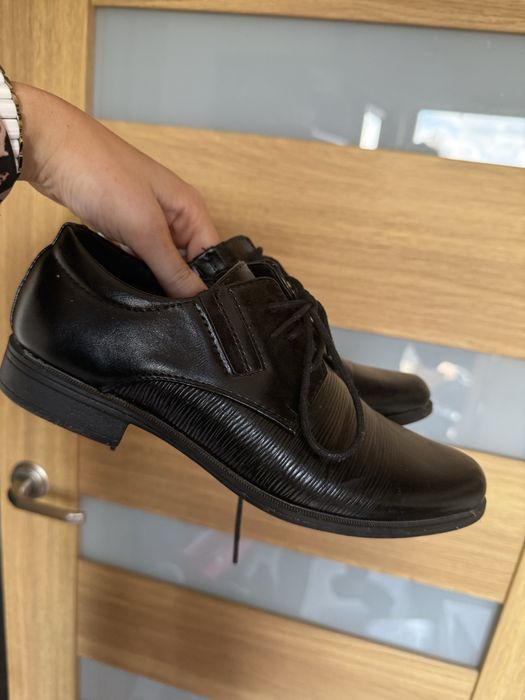 Pantofle Komunia chlopiec r36