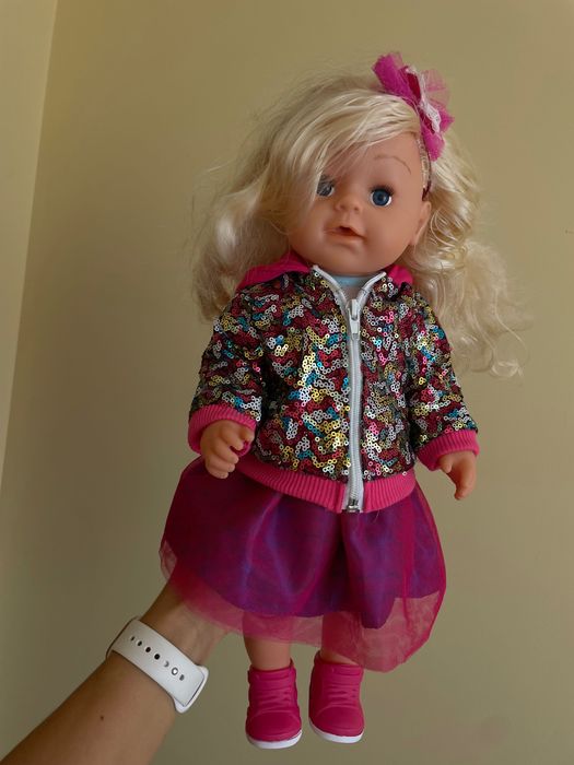 Lalka  z ruchomymi kolanami