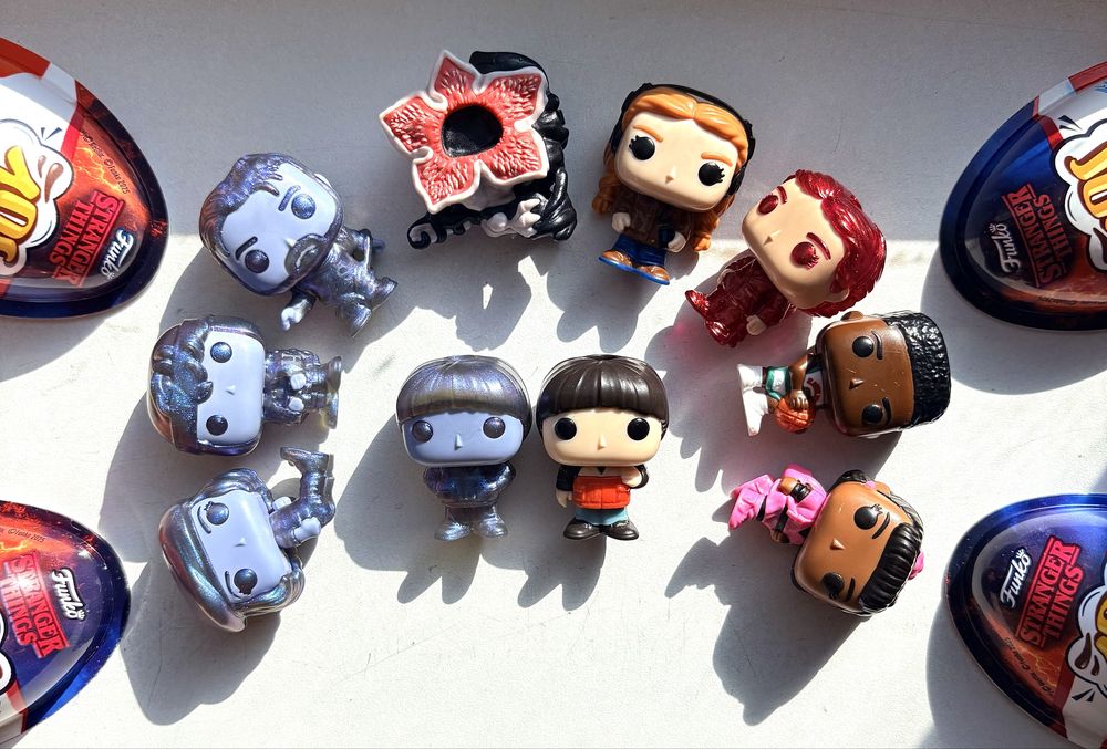 Kinder joy stranger things дивні дива фігурки