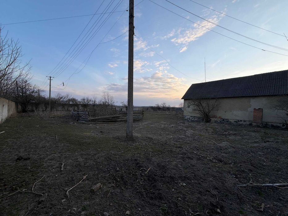 Фасадна комерційна будівля 350 м²