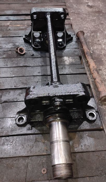 Вісь балансирів КамАЗ в зборі з буксами балансирами 8 тон нового стану