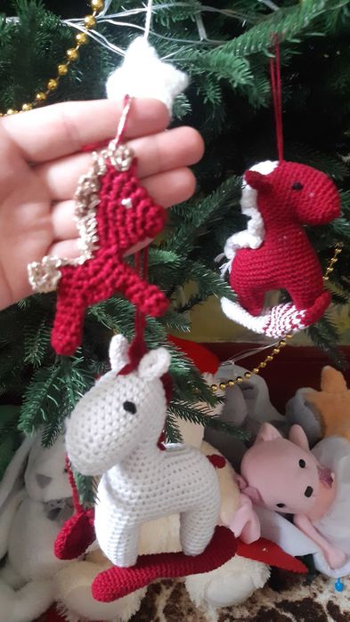 В'язана іграшка символ 2026 брелок чи на ялинку