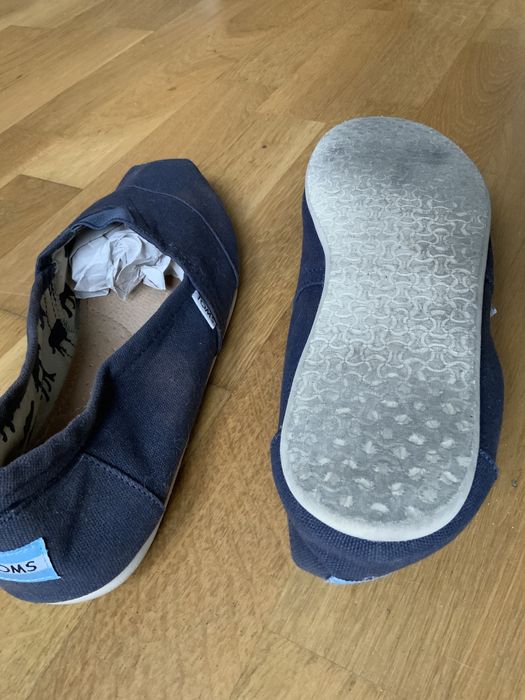 Buty TOMS M11 eu 44 29 cm z defektem  opis