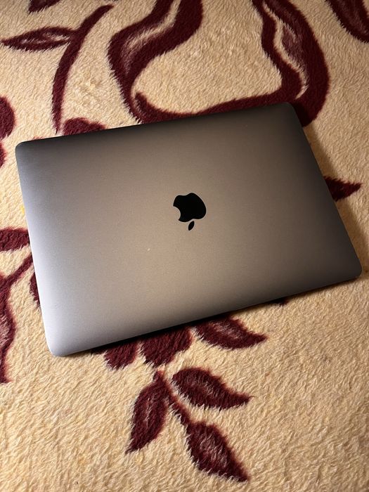 MacBook Pro 13 (peças, ecrã em perfeito estado)