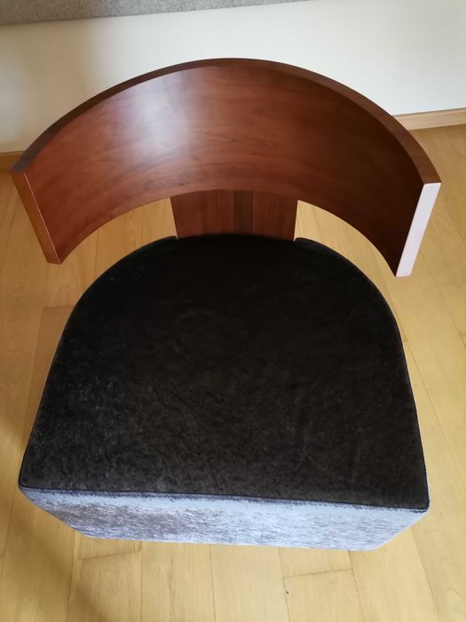 Cadeirão em madeira