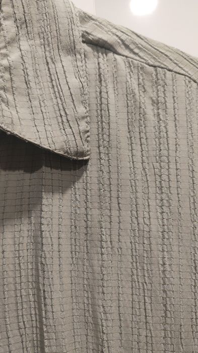 Nowa koszula oliwkowa z długim rękawem
