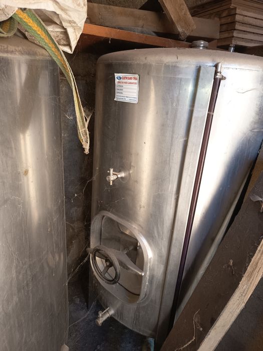 2 tanques de vinho