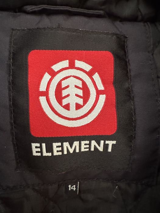 Casaco Element 14 anos. Cor preto.