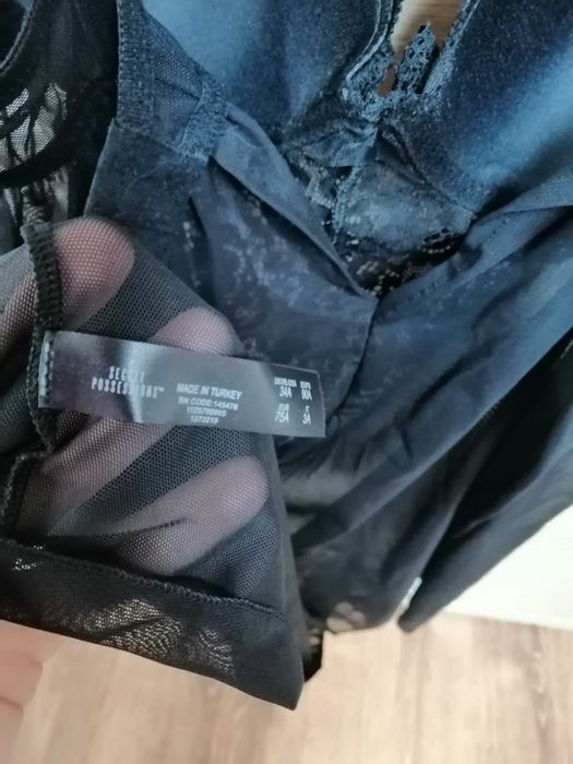 Zmysłowy czarny peniuar Secret Possessions r.75A  koronka  tiul