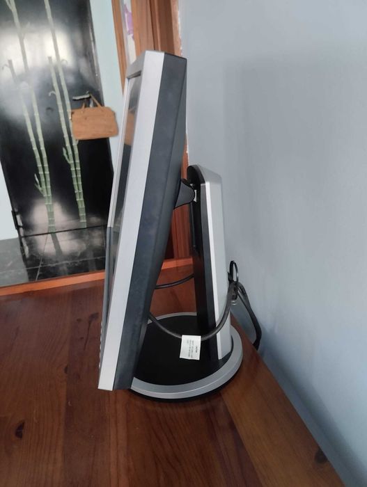 PC HP Z600 Worstation com oferta do monitor Samsung em bom estado