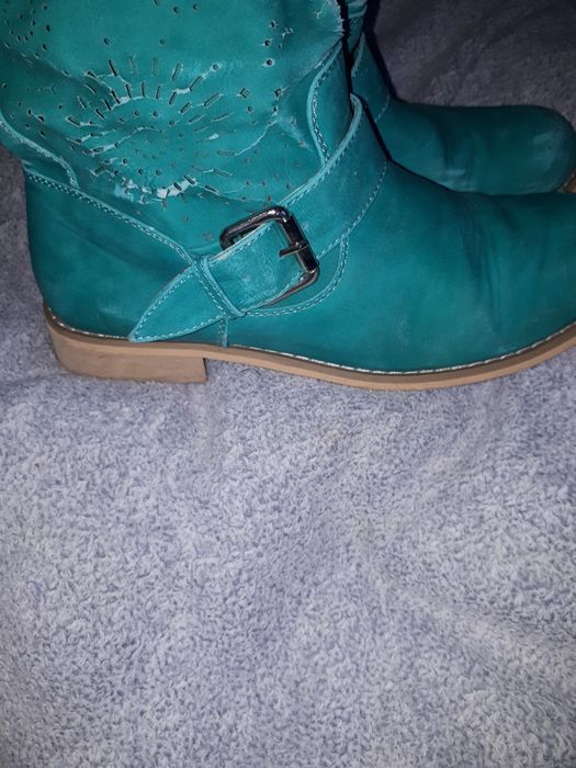 Witam mam do sprzedania buty damskie kozaki. wiosenne