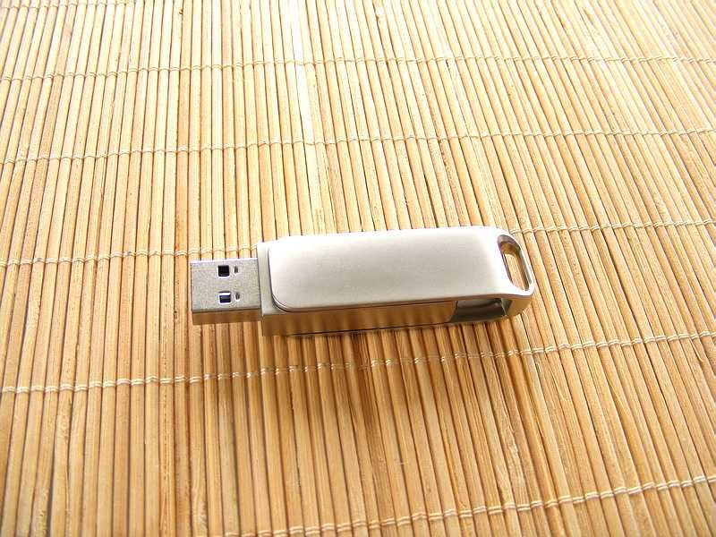 Nowy pendrive Silver Metal 2TB 2000GB do laptopa, telefonu